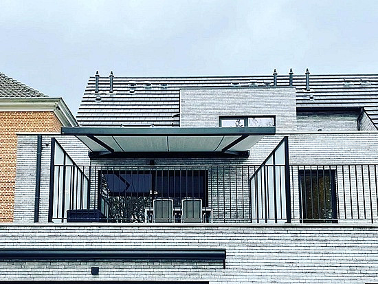Zonneschermen luifel zonnetent - knikarmscherm - zonneschermdoek - stevige constructie - cassettescherm - grote uitval - balkon