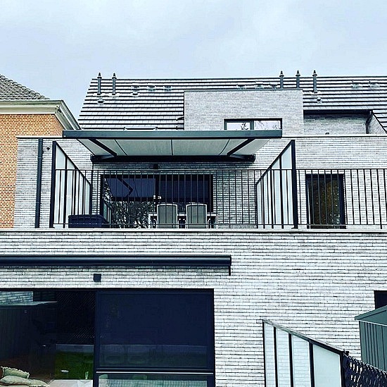 Zonneschermen luifel zonnetent - knikarmscherm - zonneschermdoek - stevige constructie - cassettescherm - grote uitval - balkon