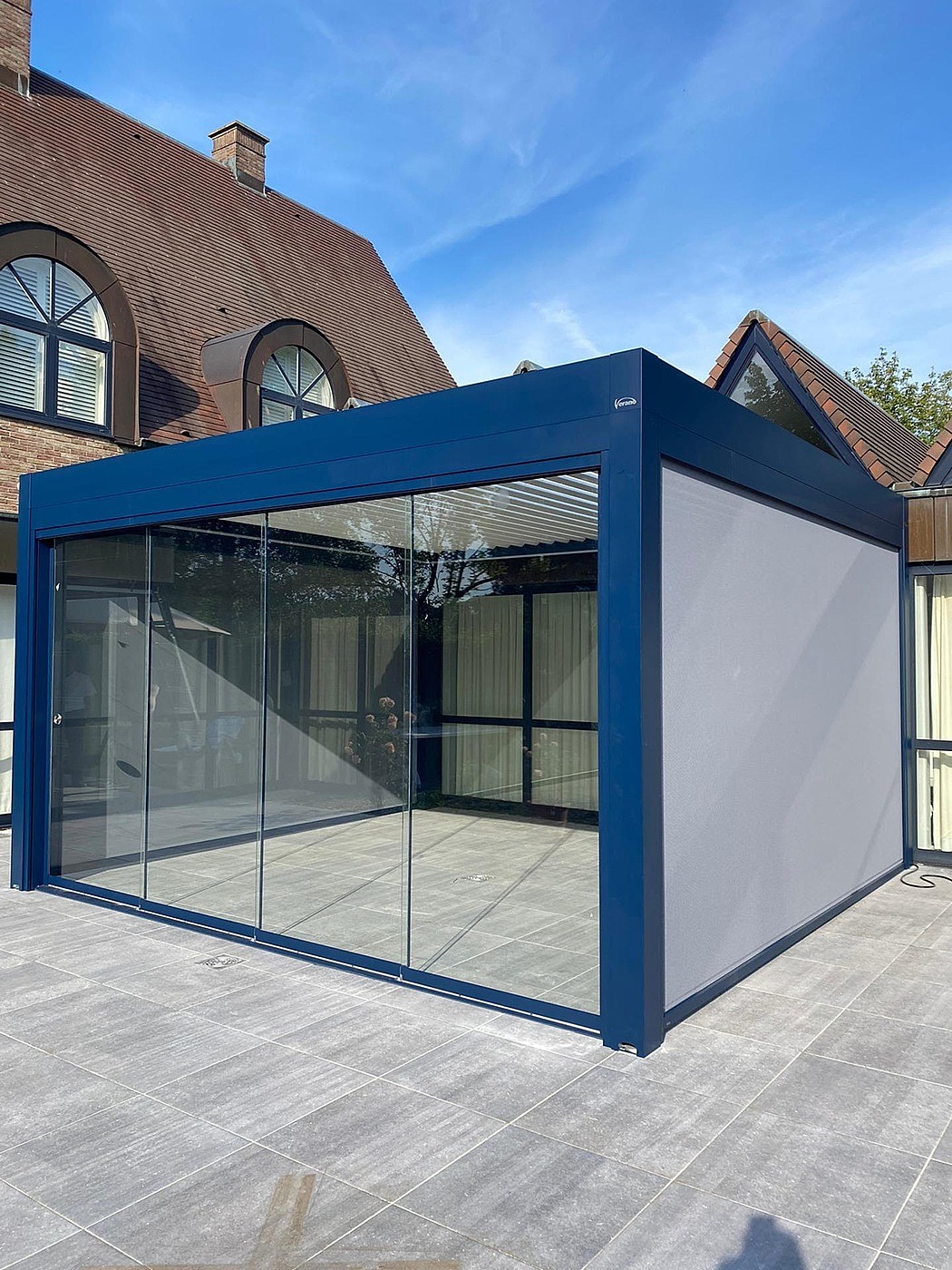 V870 Arezzo lamellendak met arezzoscreens en V762 talamanca glazenschuifwand Kontich 12