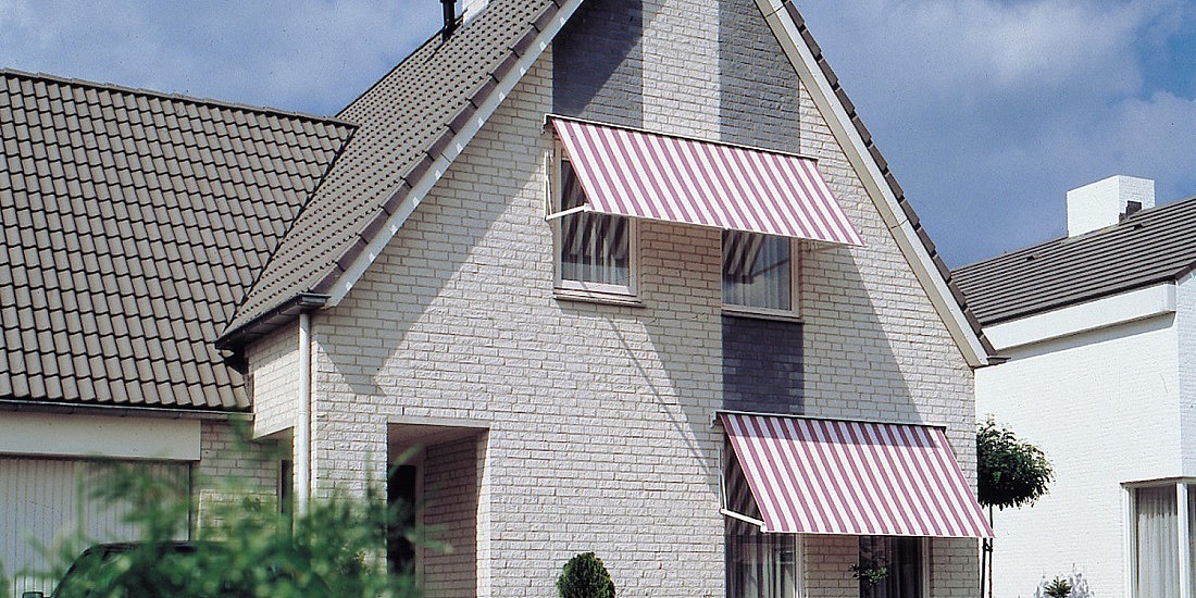 Uitvalschermen - rood doek - groot scherm - mooie uitval - klassieke uitstraling - geeft extra allure