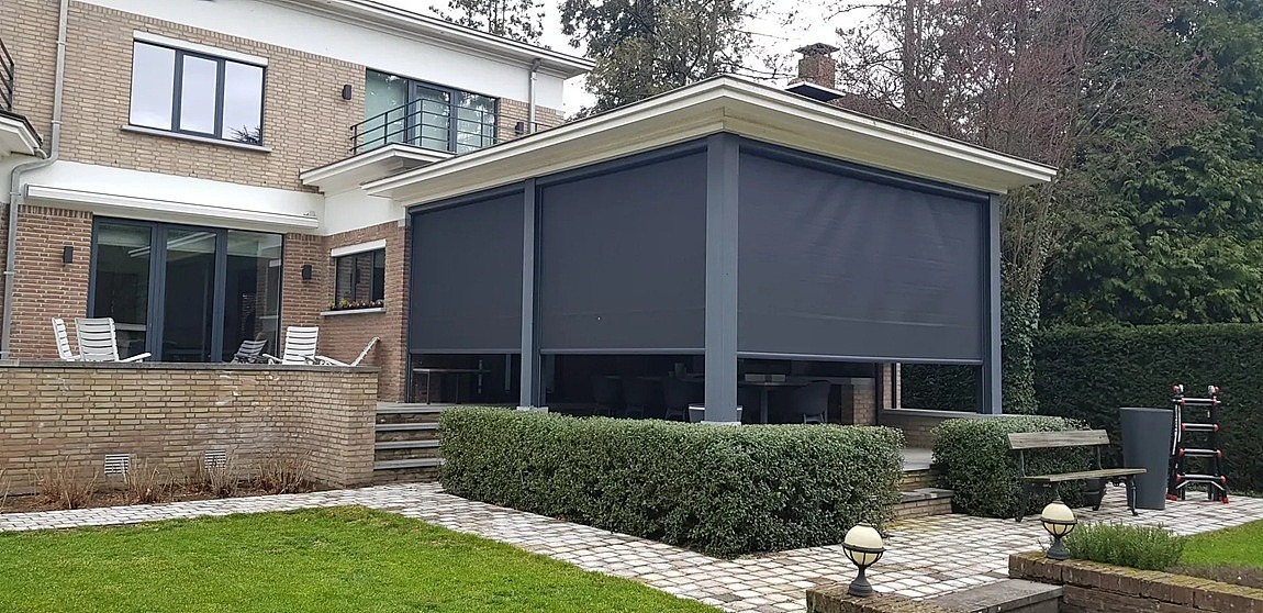 V599 screen - zip screens op zonne-energie - zonwering voor ramen - zonnewering - Brasschaat - overkapping
