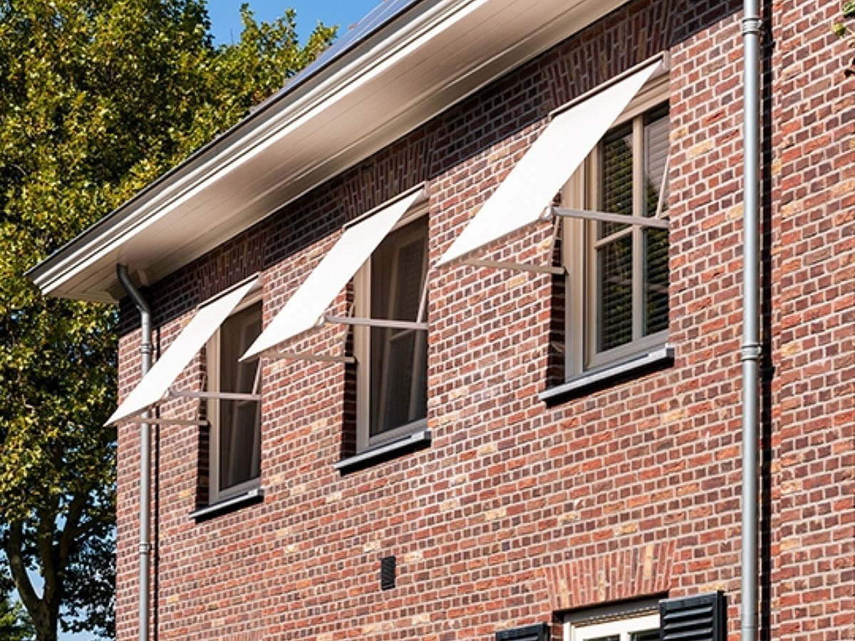 Uitvalscherm Uitvalschermen Stores a projection V155 Mallorca - ramen - 45 graden uitval - sterke armen