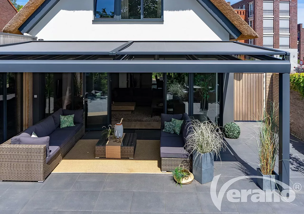 sfeer terras - gevel zonwering V920 Riva V610 Oslo verandazonwering terras - overkapping - strak gespannen doeken - buitenleven