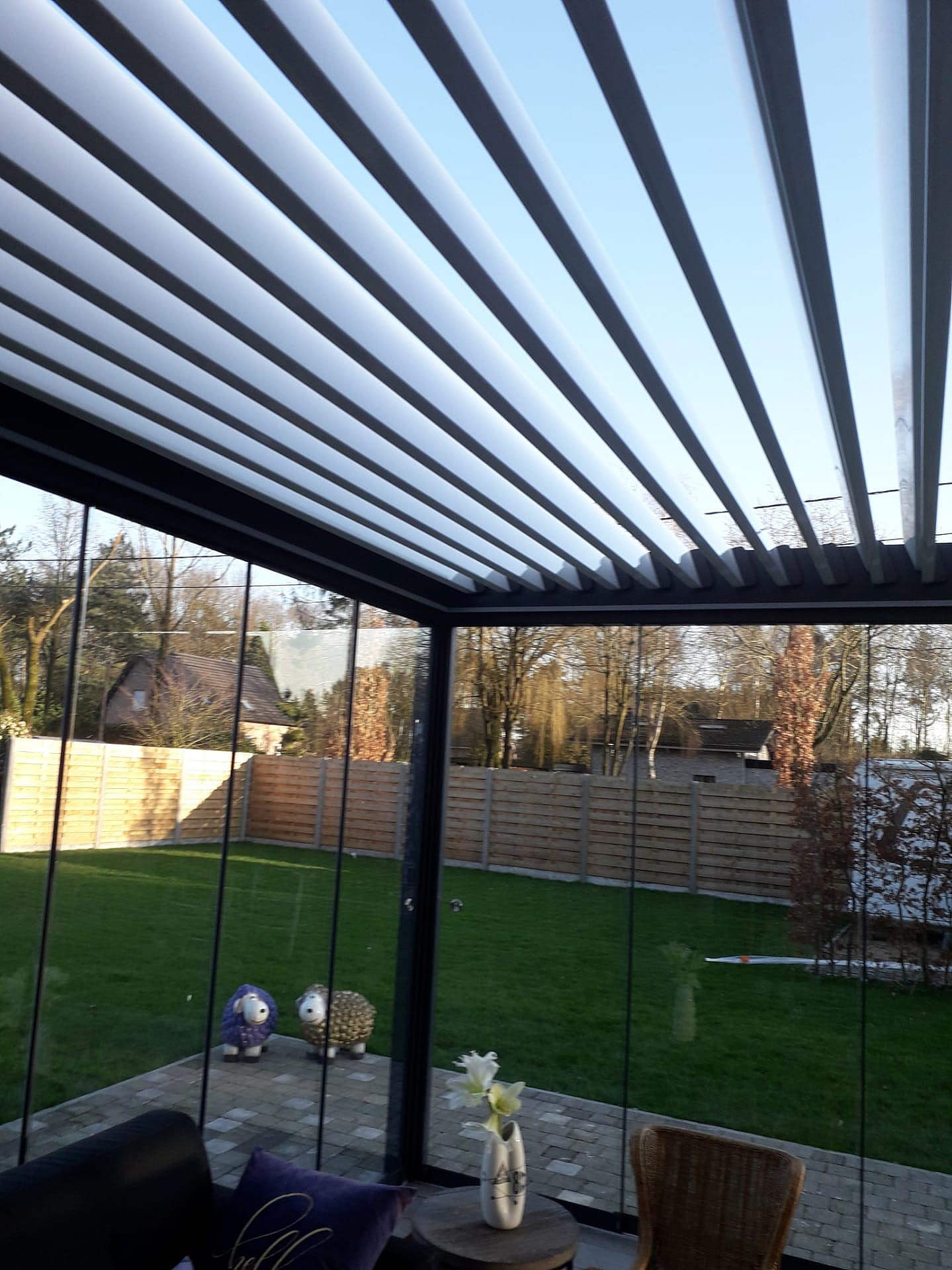 V870 Arezzo lamellendak incl afsluiting met talamanca glazenschuifwanden en V599 ritzscreens Brecht 5