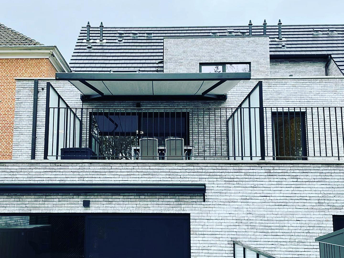 Zonneschermen luifel zonnetent - zonneschermdoek - stevige constructie - cassettescherm - grote uitval - balkon
