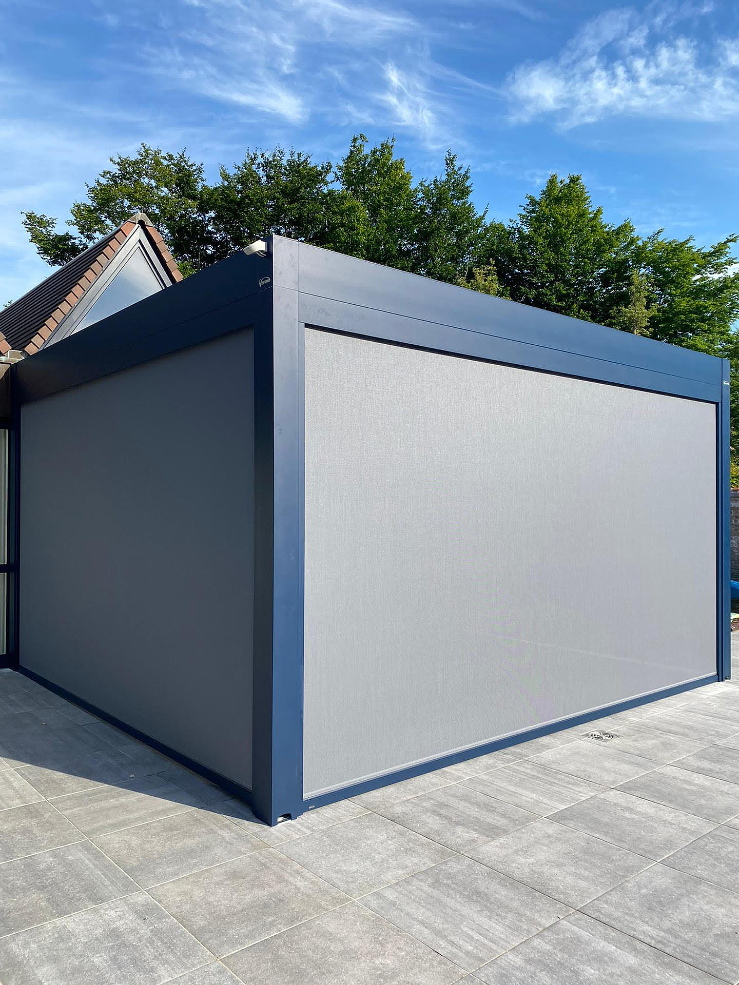 V870 Arezzo lamellendak met arezzoscreens en V762 talamanca glazenschuifwand Kontich 5