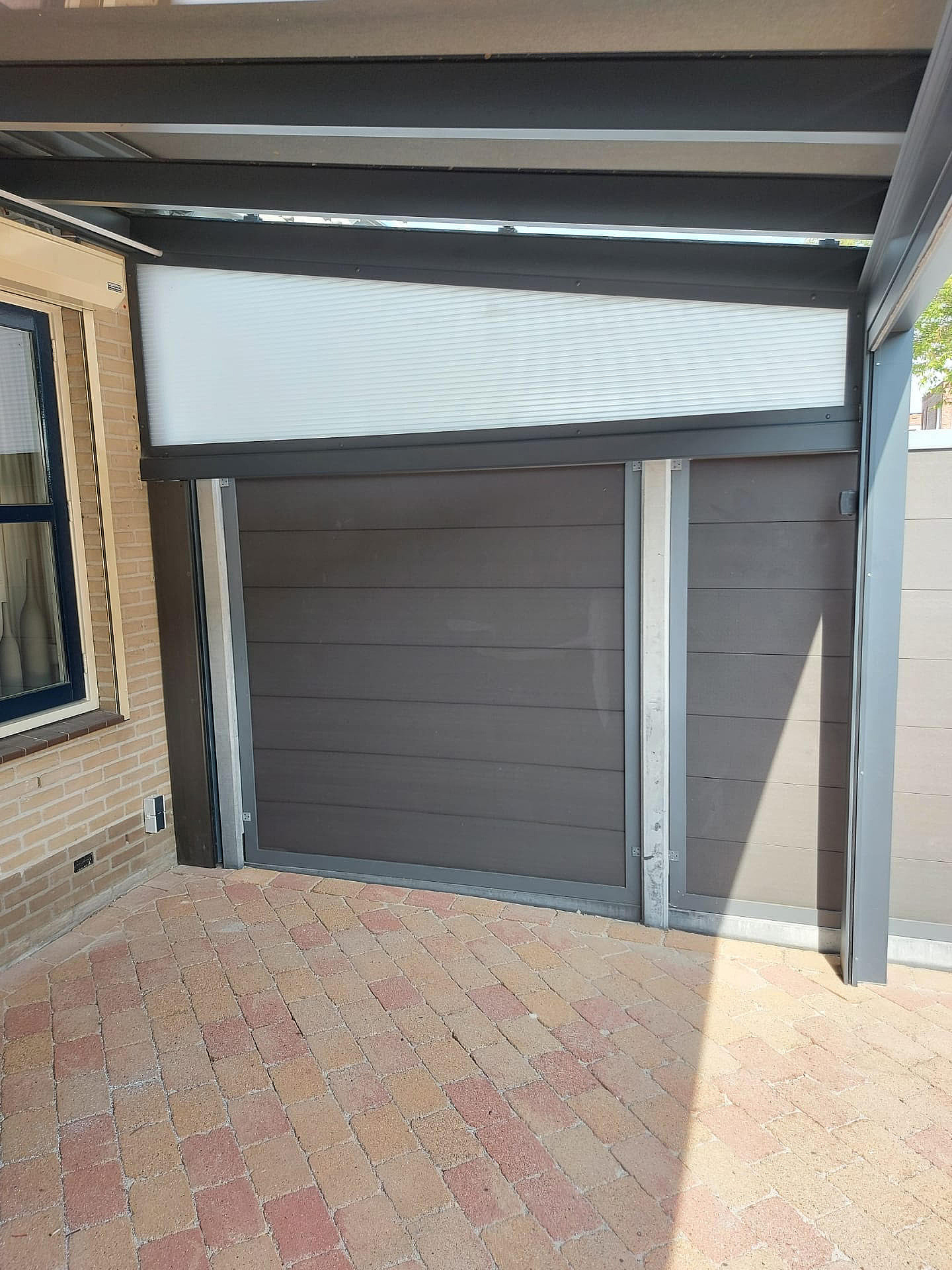 V908 Ledro glas met verandazonwering en V550 L ritzscreen Bergen op Zoom NL 5