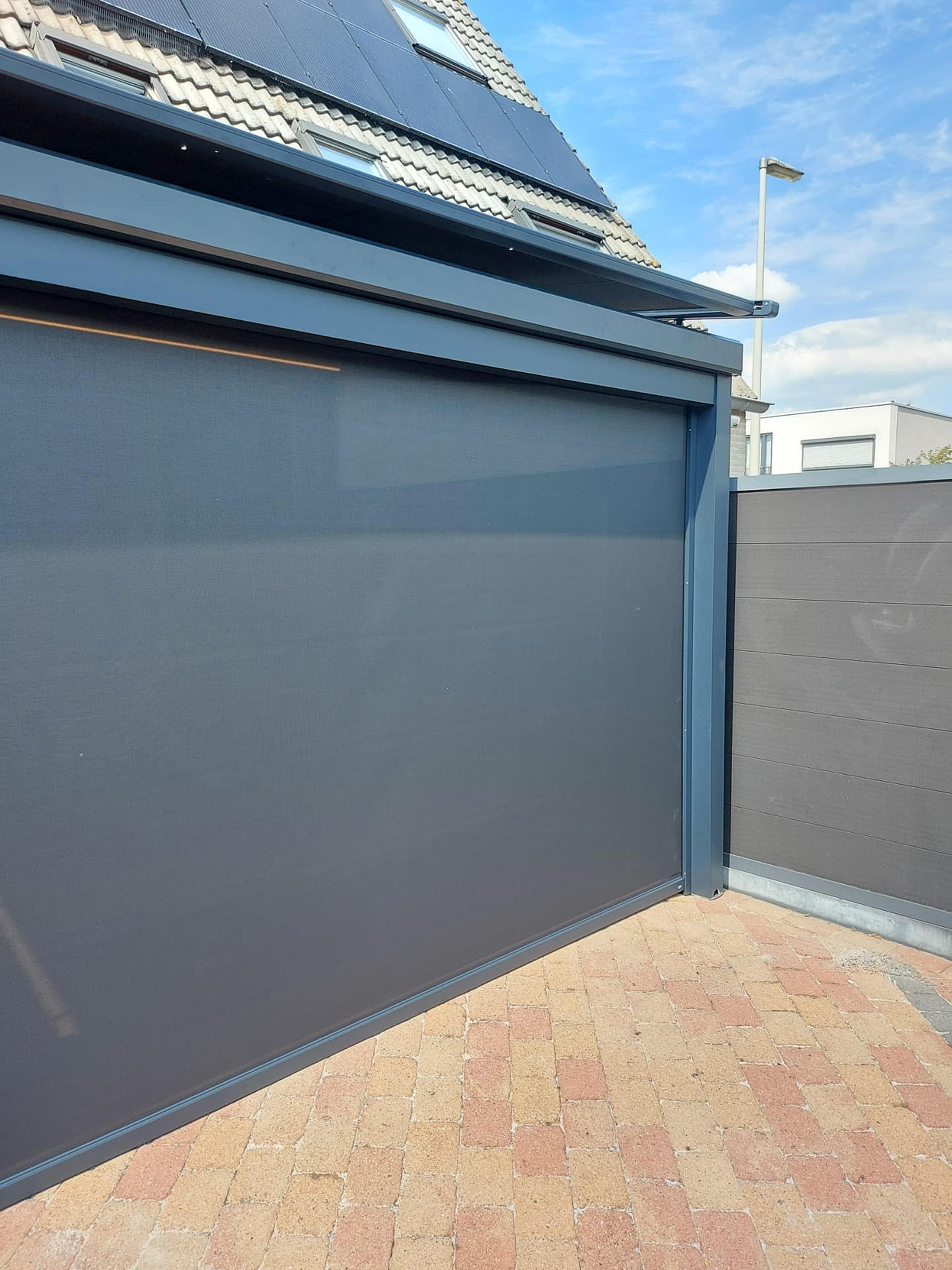 V908 Ledro glas met verandazonwering en V550 L ritzscreen Bergen op Zoom NL