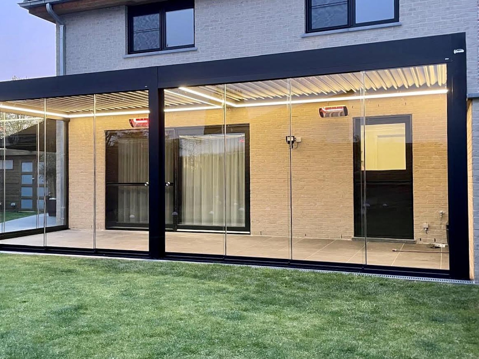 Gekoppelde V870 arezzo met V768 vadella glaswanden Ninove 9