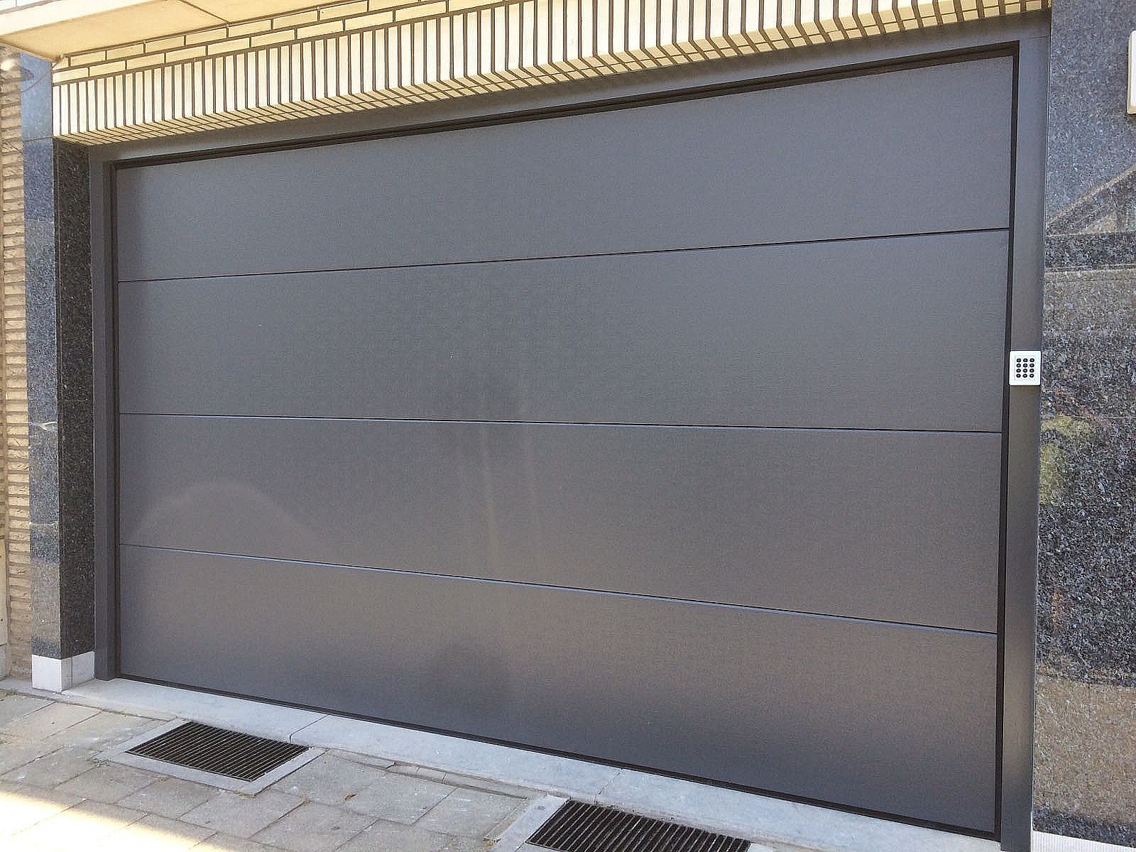 Sectionaal poort Verano Vadisol Deurne modern op maat