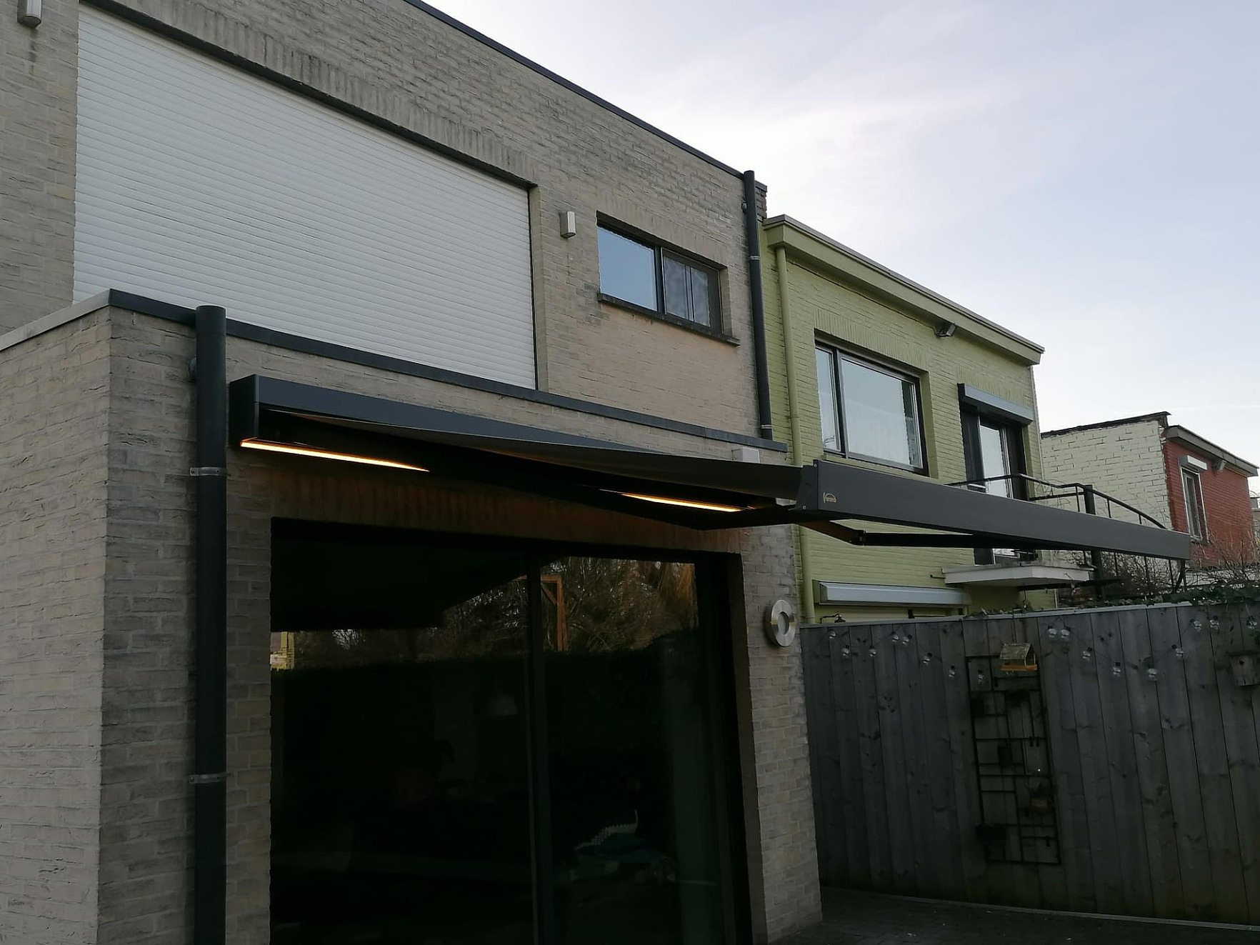 V460 Santander knikarmscherm met ledstrip Brasschaat 4