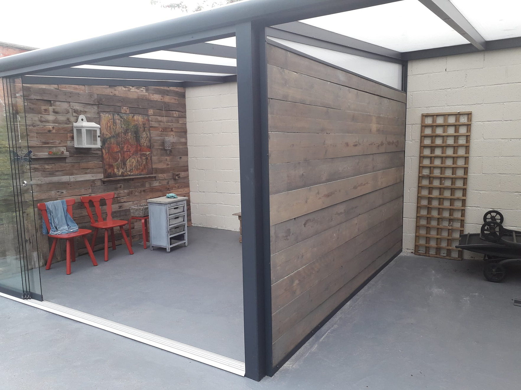 V764 olivera glaswand incl afwerking overkapping met zijpie en houten platen Wuustwezel 2