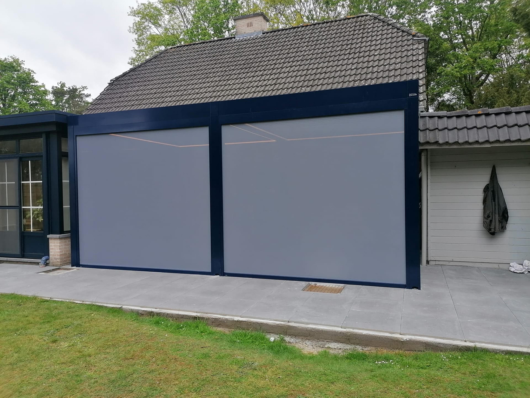 V870 Arezzo lamellendak gekoppeld met arrezoscreens Sint Job Int Goor