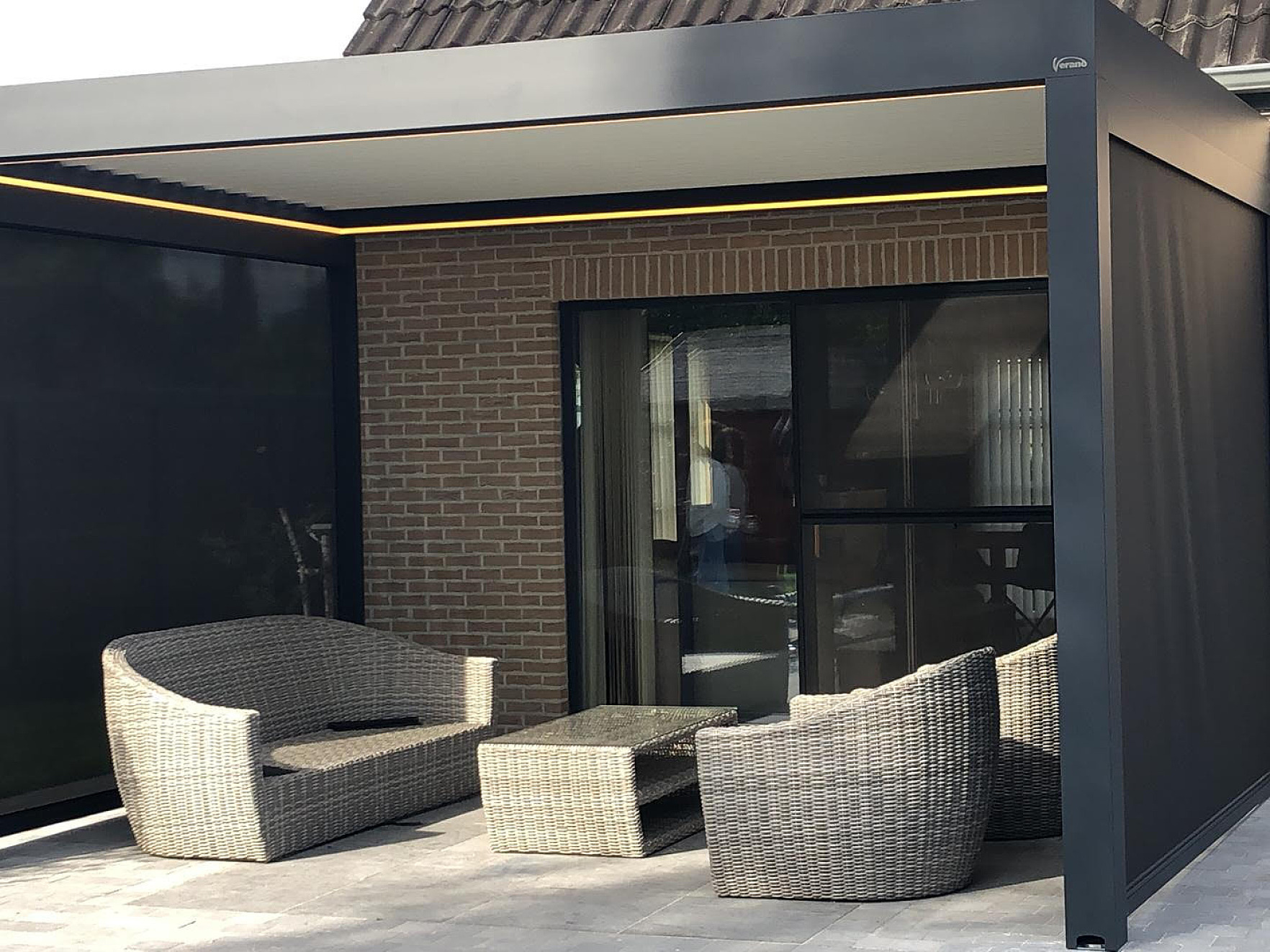V870 Arezzo lamellendak met arezzoscreens en dimbaar verlichting Brecht 6
