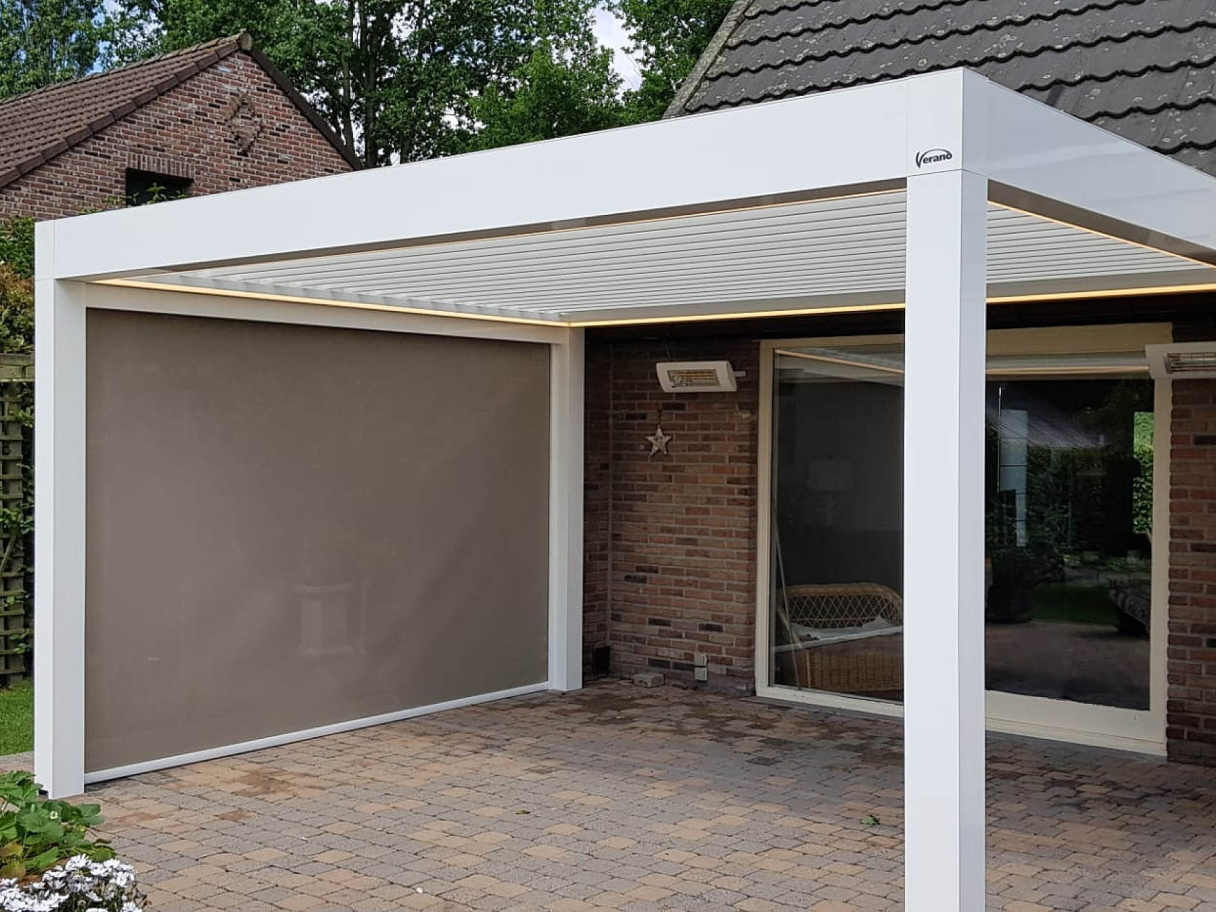 V870 Arezzo lamellenoverkapping incl screen ledverlichting dimbaar en heater solarmagic Wuustwezel 3