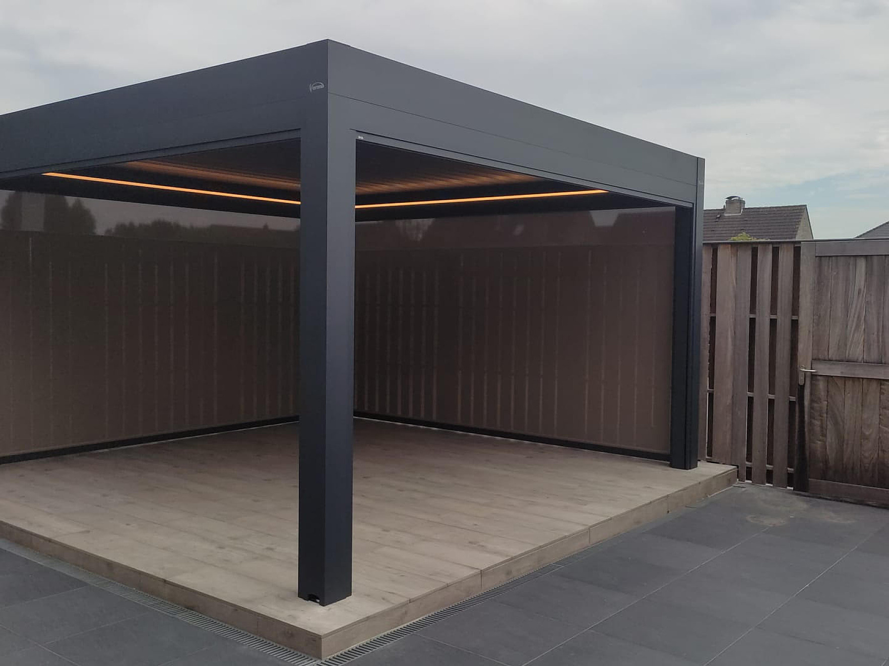 V870 Arezzo met arezzoscreens en dimbaar ledverlichting Brecht 2