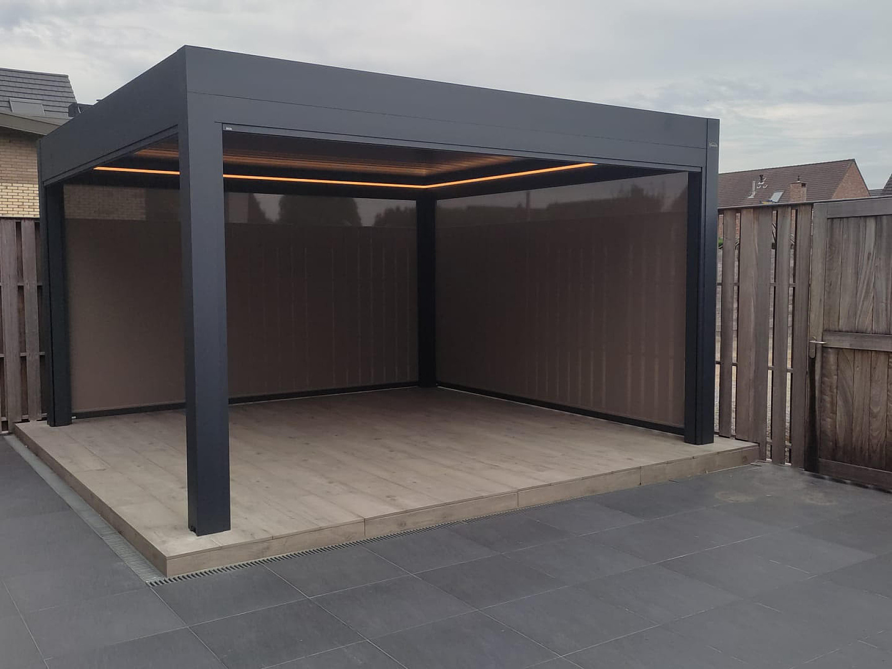 V870 Arezzo met arezzoscreens en dimbaar ledverlichting Brecht 3