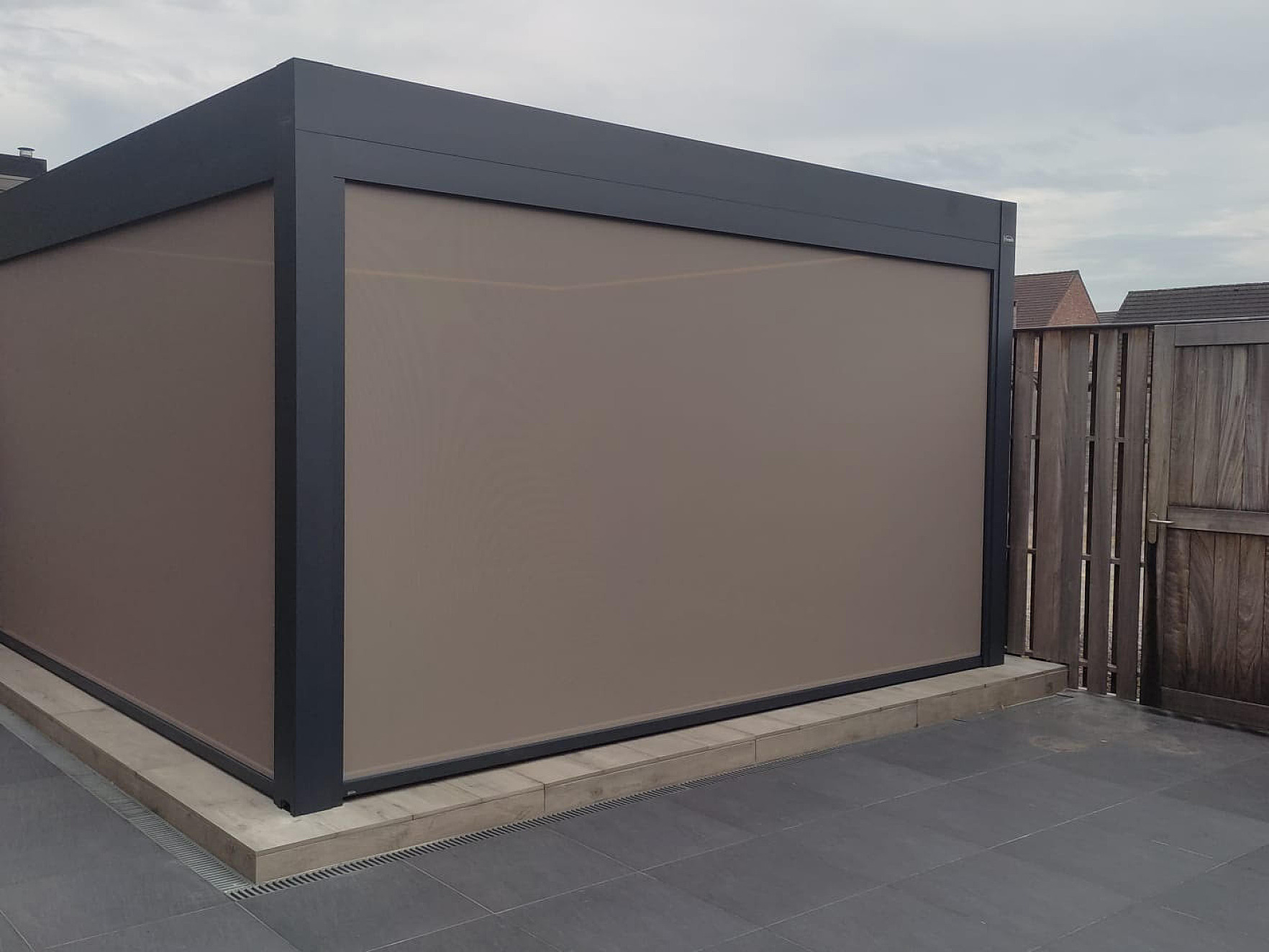 V870 Arezzo met arezzoscreens en dimbaar ledverlichting Brecht