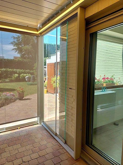 V870 Arezzo lamellendak met Olivera glazenschuifwanden binnenscreen en dimbaar ledverlichting Stabroek 5