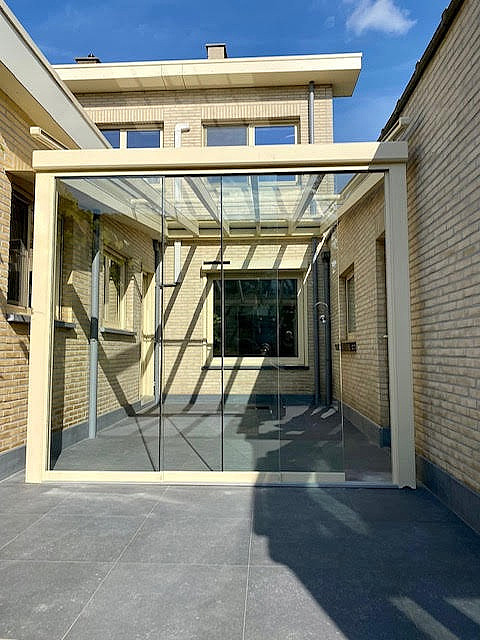 V908 Ledro V764 Olivera glaswand V610 verandazonwering Stabroek 2