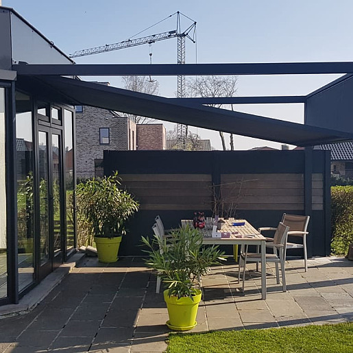 Terrasoverkapping met doek V805 Cortona en ritzscreens V599R - Kalmthout