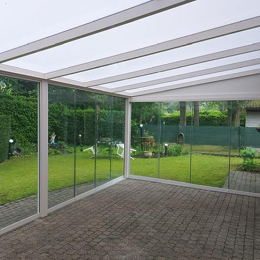 Terrasoverkapping V905 Iseo voorzien van polycarbonaatplaten en glazenschuifwanden V764 Olivera - Brasschaat