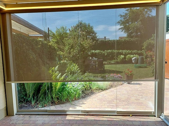 V870 Arezzo lamellendak met Olivera glazenschuifwanden binnenscreen en dimbaar ledverlichting Stabroek 6