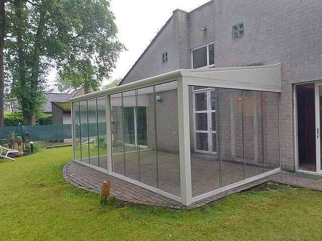 V905 Iseo terrasoverkapping met V764 Olivera glaswanden Brasschaat 2
