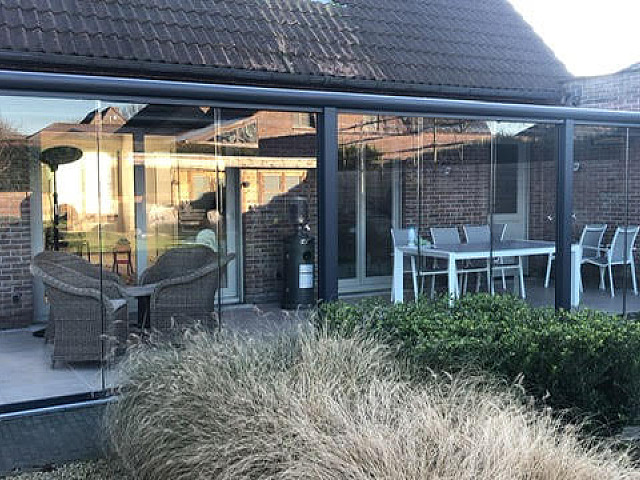V905 iseo polycarbonaat met V764 olivera glazenschuifwanden Wuustwezel