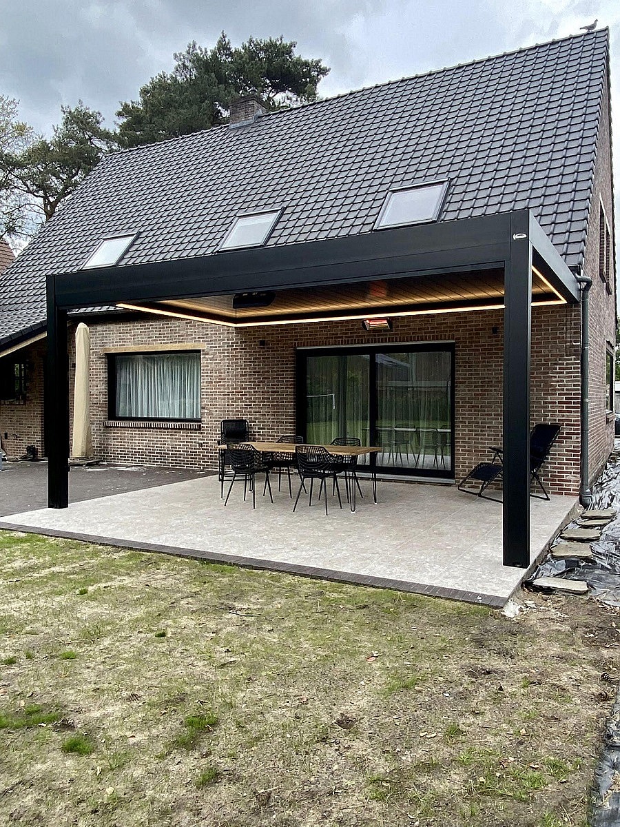 V870 Arezzo met screen en heater Brasschaat 3