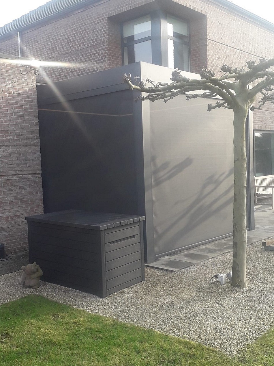 V870 Arezzo lamellendak incl V599 ritzscreens en verlichting rondom Brecht