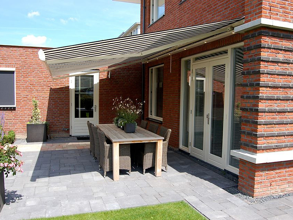 uitval zonnescherm zonneschermen zonneluifel luifel terras extra schaduw